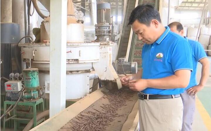 麻豆传媒网站生产线全部实现自动化，年处理秸秆等废弃物12万吨，有效解决了因废弃物堆积造成的农村环境问题，实现了农林废弃物的综合利用