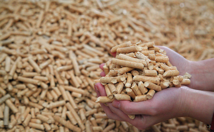 生物质经过生物质麻豆传媒网站压缩成型后，其体积大幅减小从而更便于运输、贮存和使用